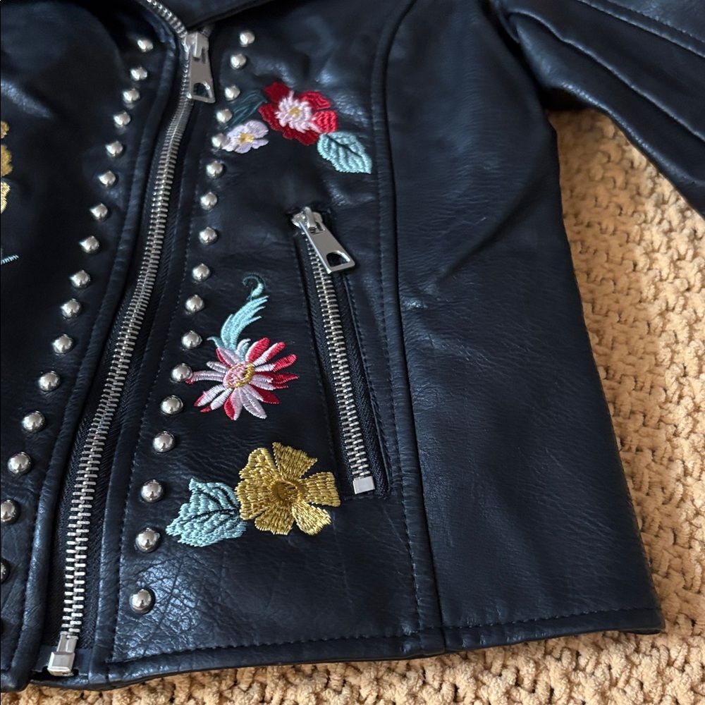 Romeo & Juliet Couture Black Vegan Leather Jacket with Floral Embroidery Size M - Picture 4 of 9